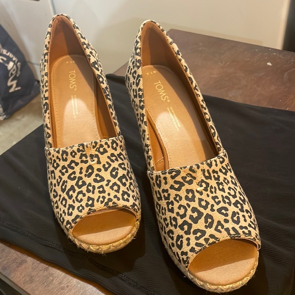 TOMS Michelle leopard wedge****never worn*****